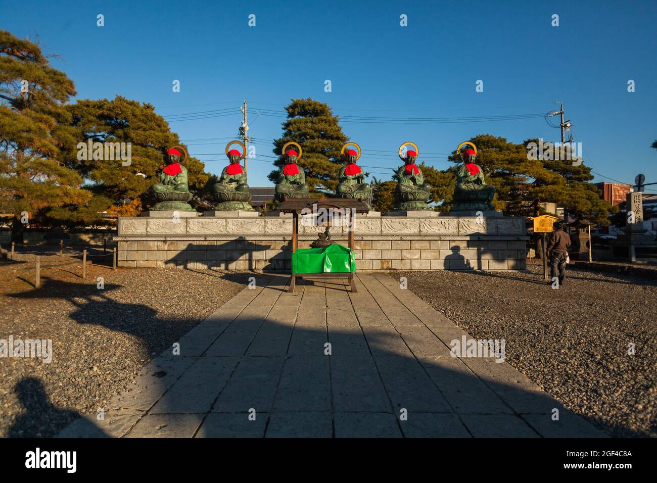 Buddha statues at Zenkoji Temple in Nagano Stock Photo - Alamy