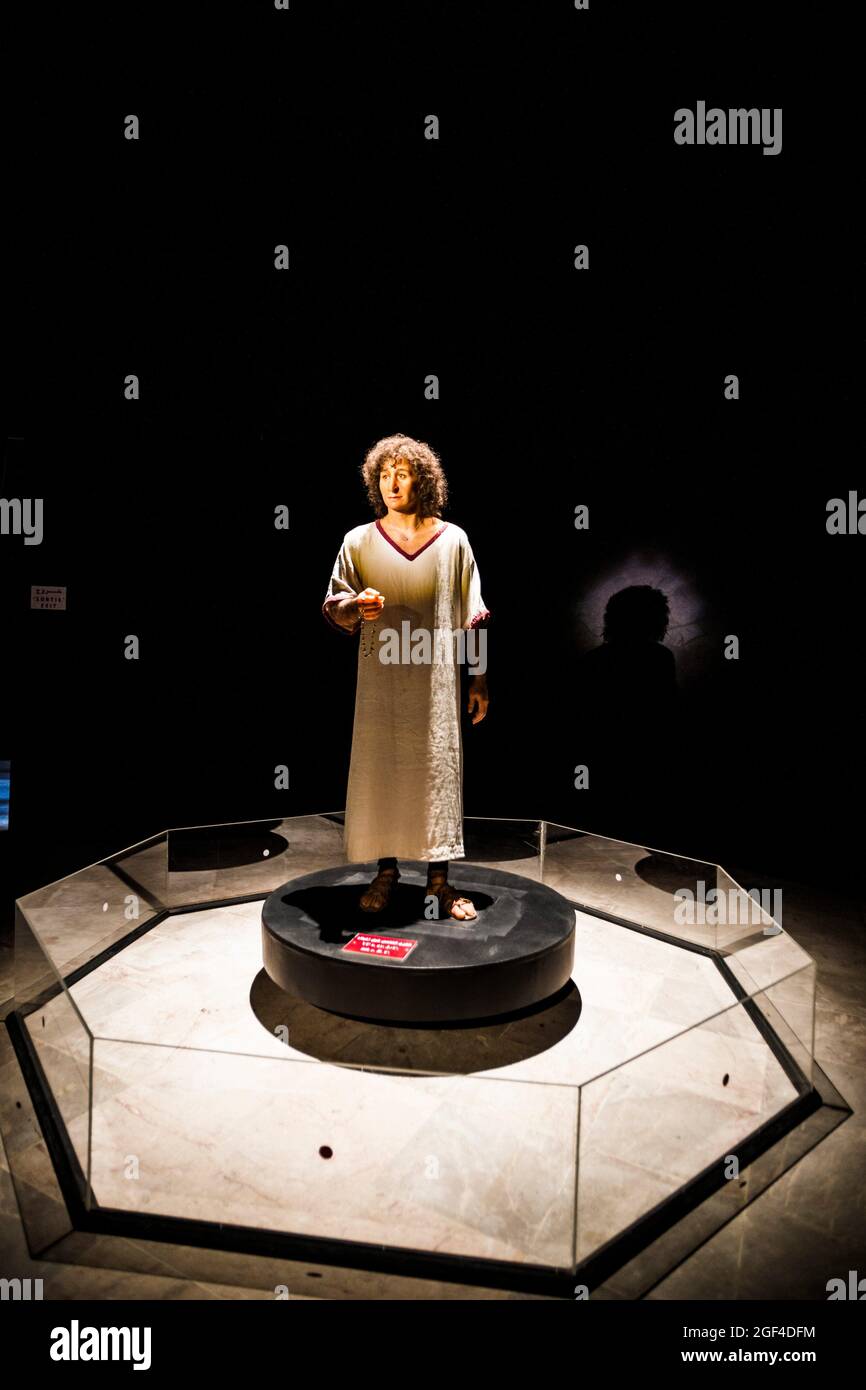 Dermoplasty reconstruction of The Young Man of Byrsa at Carthage (Le