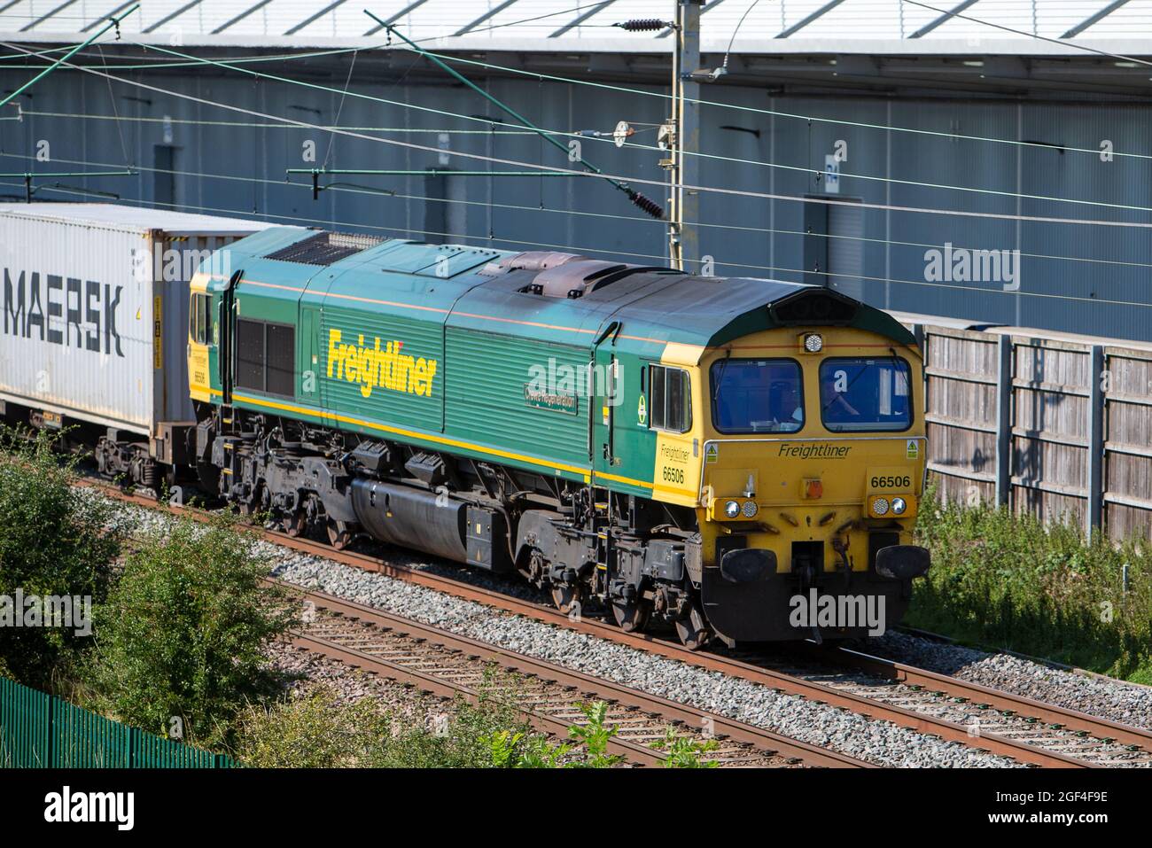 Freightliner Class 66 66506 "Crewe Regeneration" passing DIRFT Stock