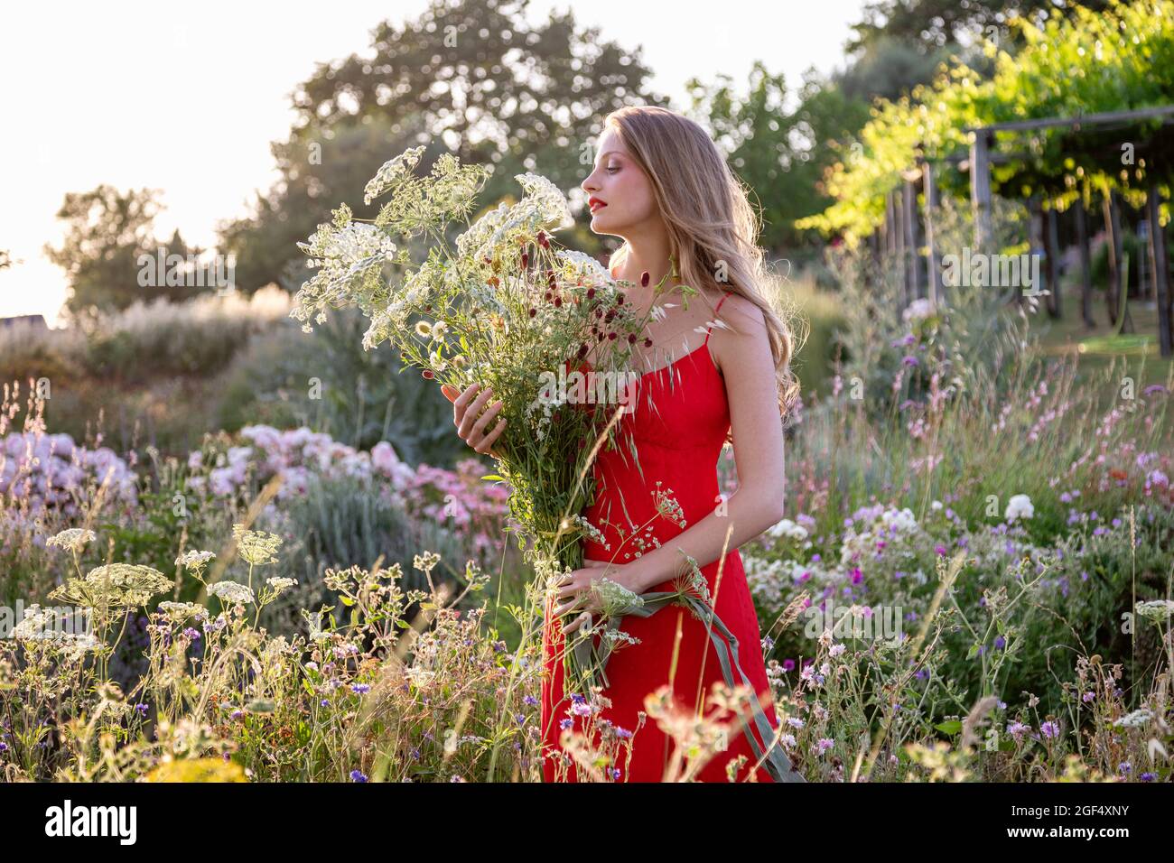 Flower field dress hi-res stock photography and images - Alamy