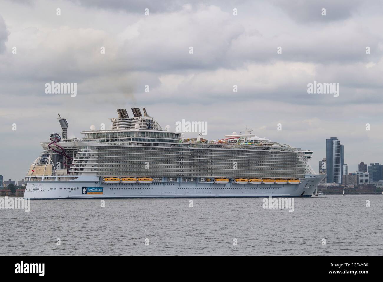 August 21 2021 Royal Caribbean Cruise Ship Oyster Of The Sea Sails From The Port Of Bayonne Through The Hudson River As Seen From The Staten Island Ferry In Manhattan New York