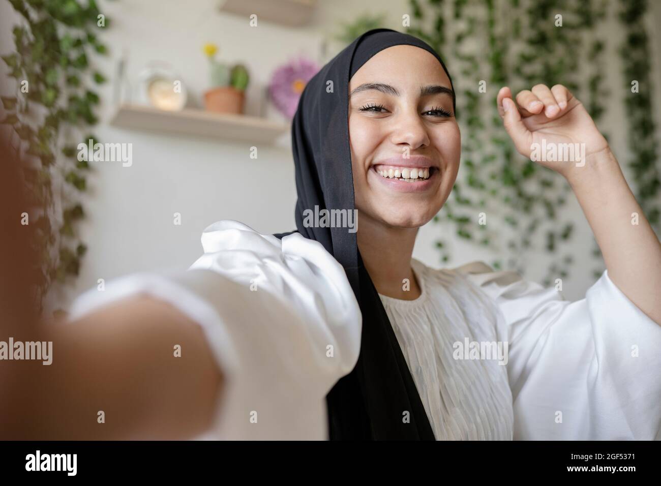  Happy female professional taking selfie at home Stock Photo - Alamy