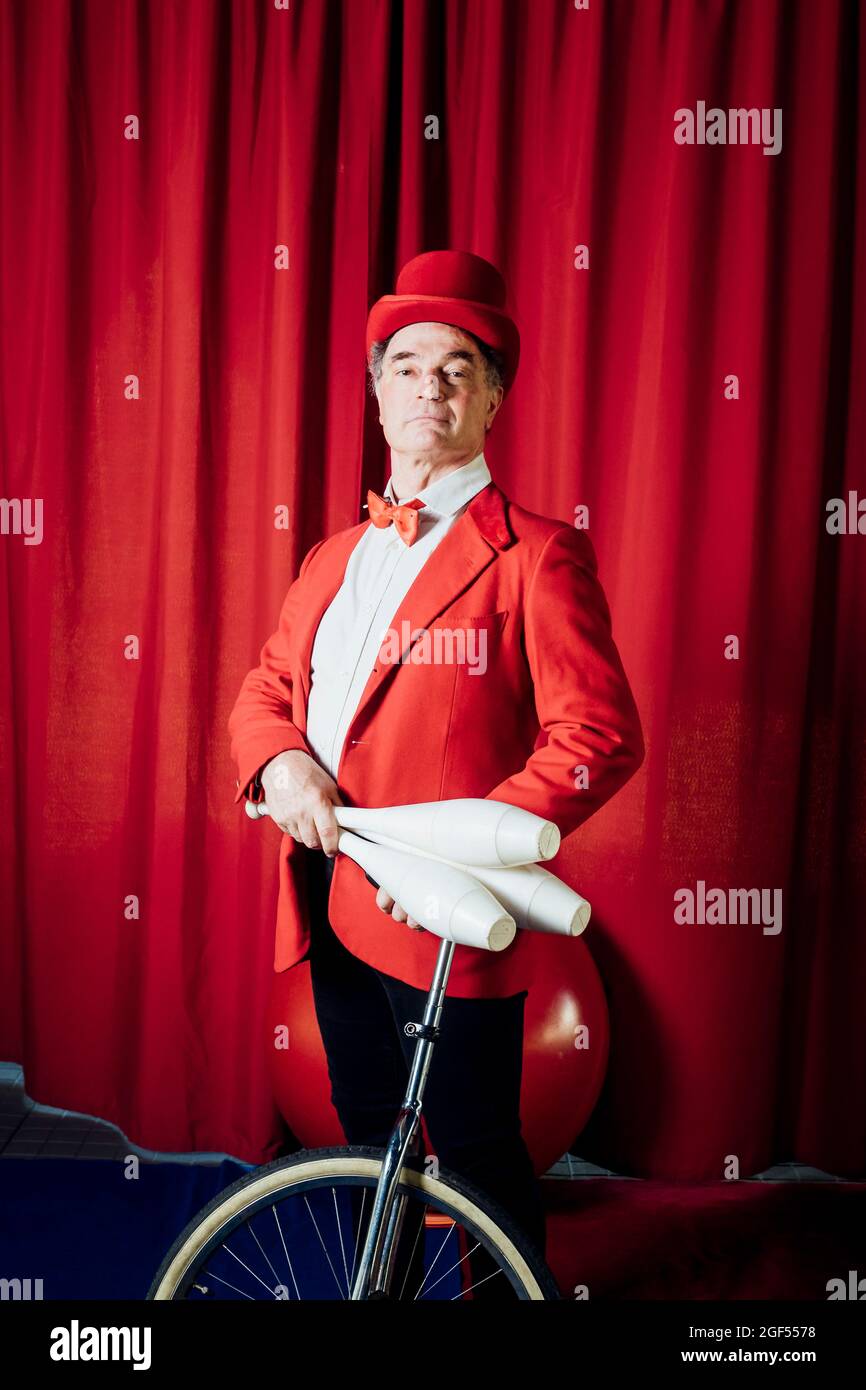 Unicycle circus hires stock photography and images Alamy