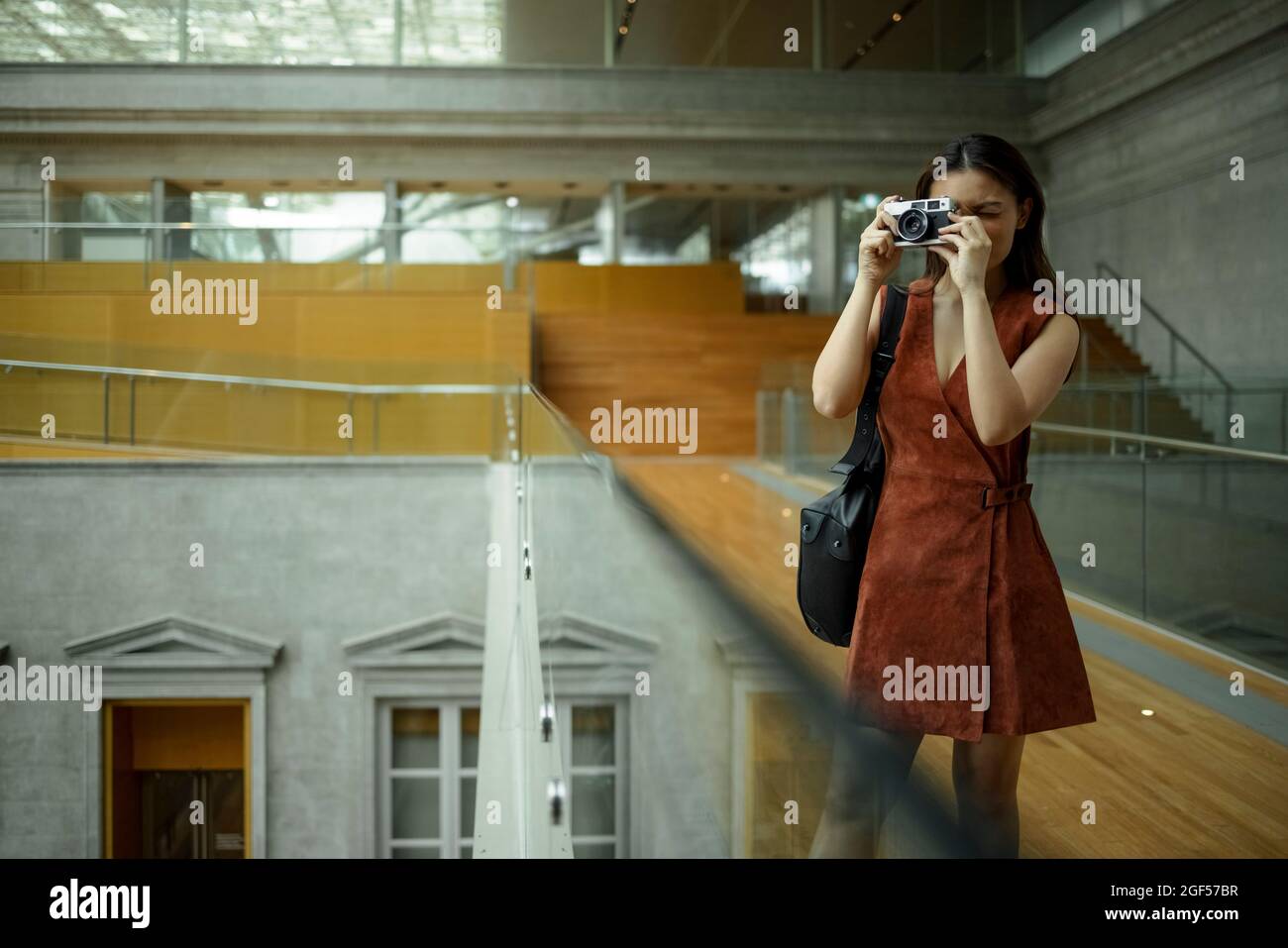 Female tourist singapore hi-res stock photography and images - Alamy