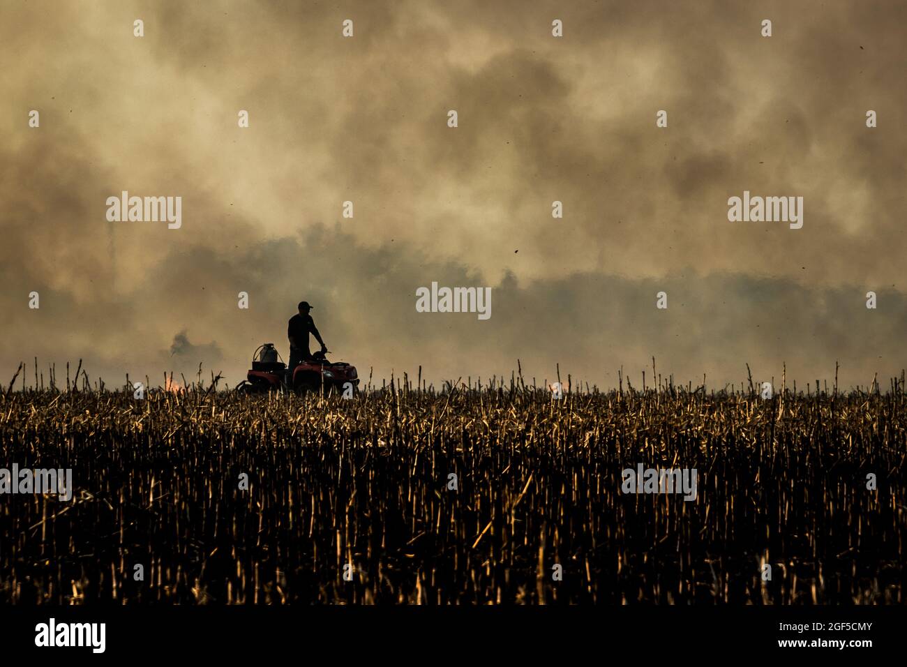 Farmer silhouette hi-res stock photography and images - Alamy
