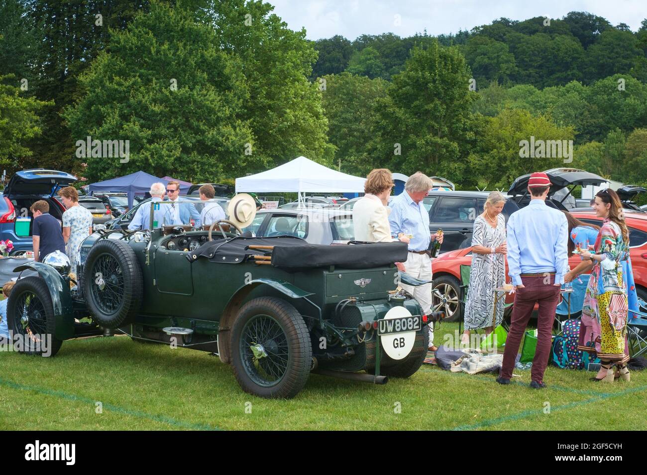 Spectators at Henley Royal Regatta 2021 on the River Thames lunch in the car park by their vintage Bentley Stock Photo