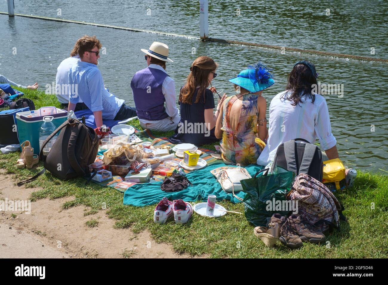 Spectators on the towpath at Henley Royal Regatta 2021 on the River Thames Stock Photo