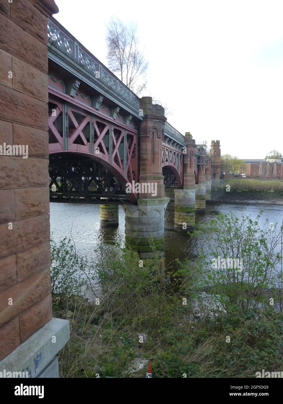 Bridge over the River Clyde Glasgow Scotland Stock Photo Alamy