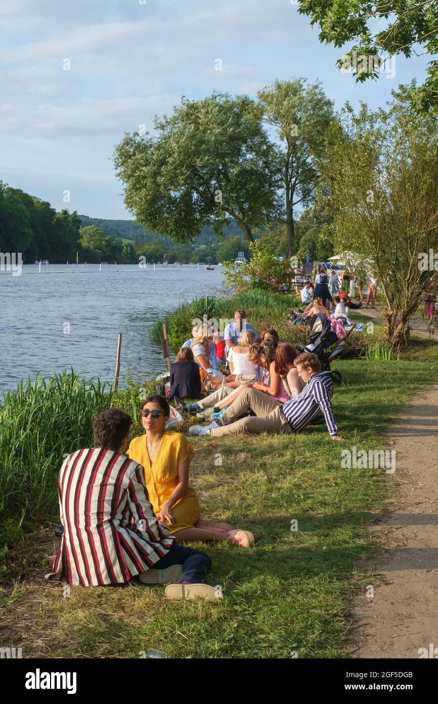 Spectators on the towpath at Henley Royal Regatta 2021 on the River Thames Stock Photo