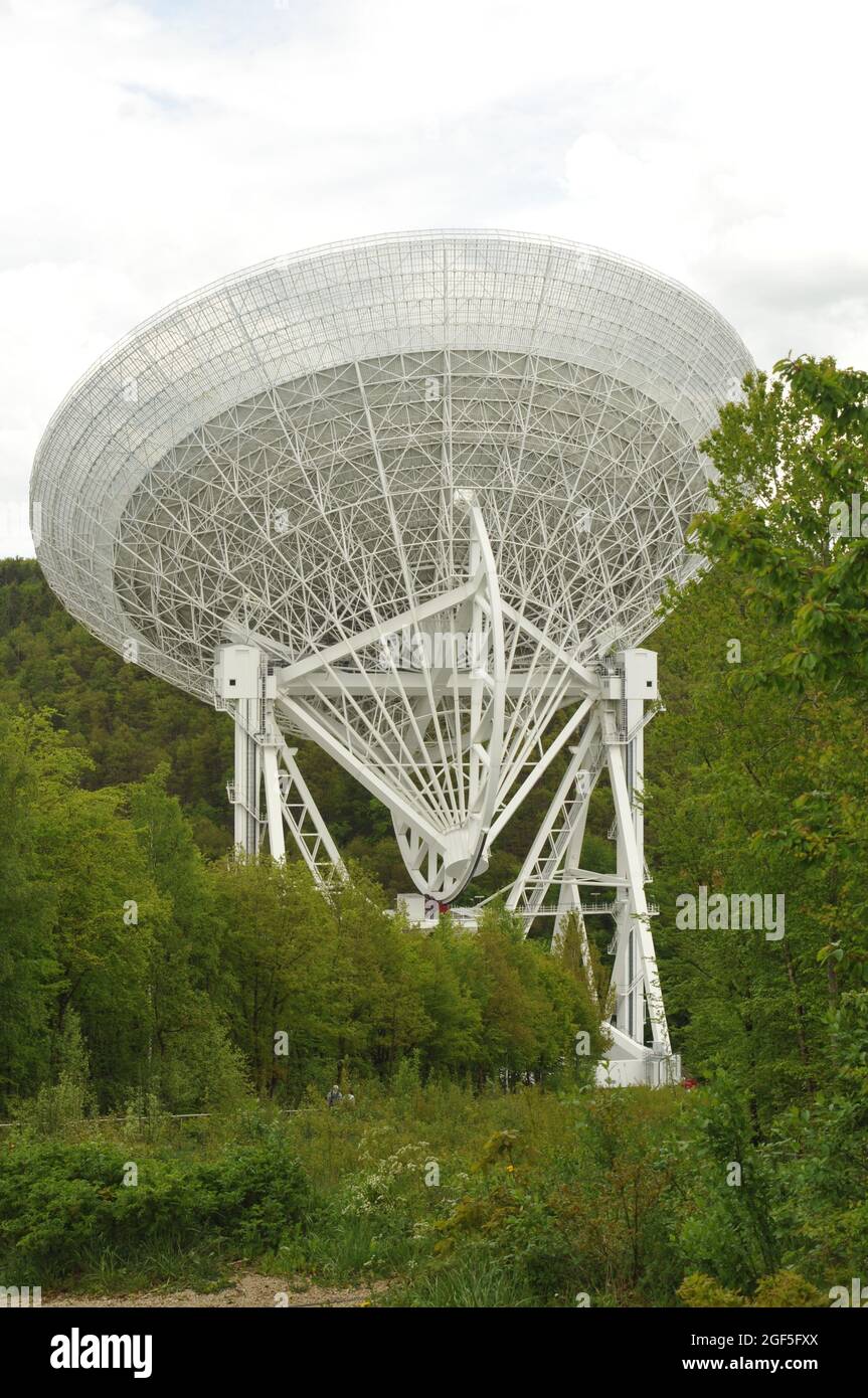 Vertical shot of the Effelsberg 100-m Radio Telescope in the Ahr Hills in Bad Munstereifel, Germany Stock Photo