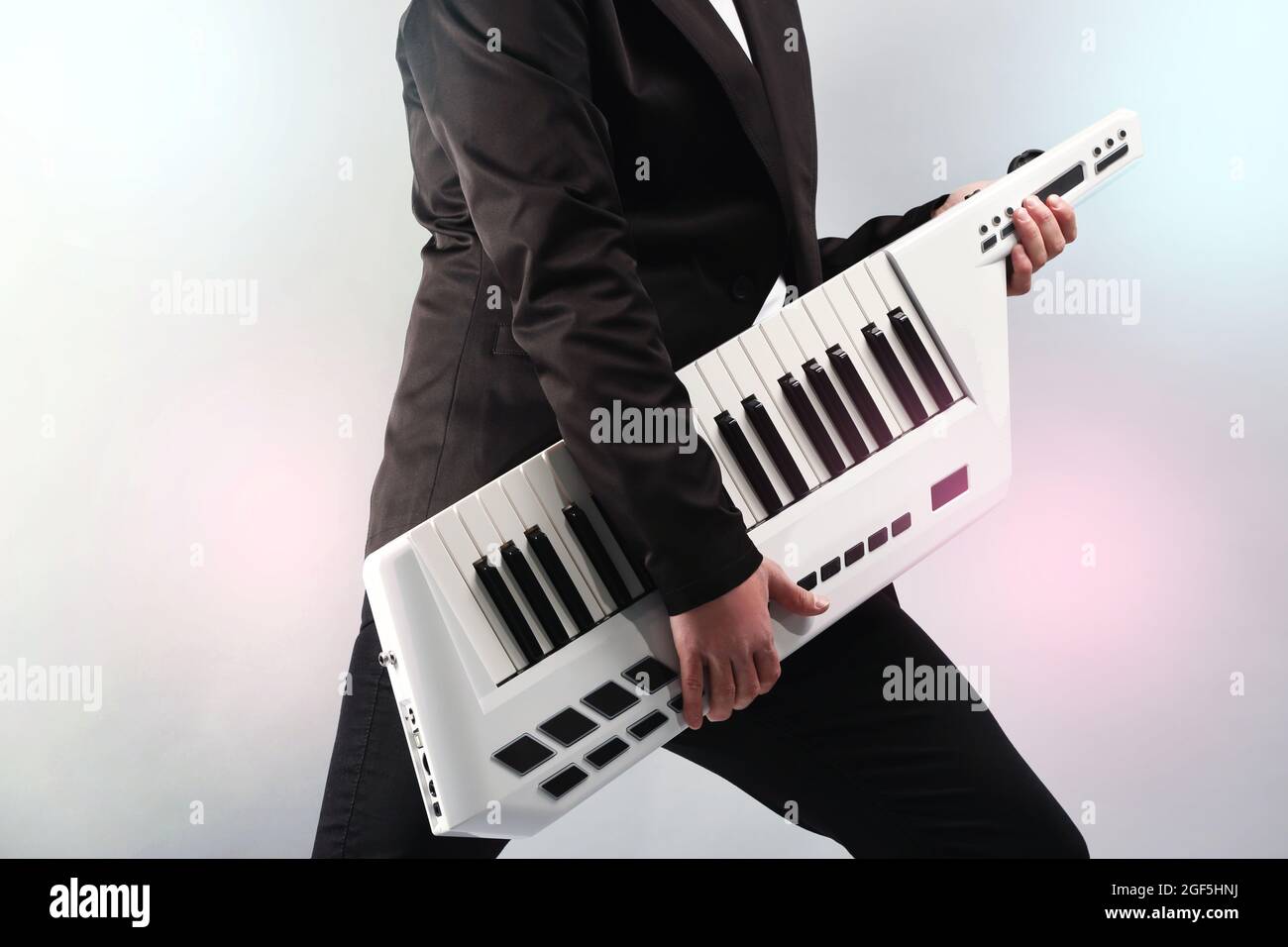 Hand synthesizer deals