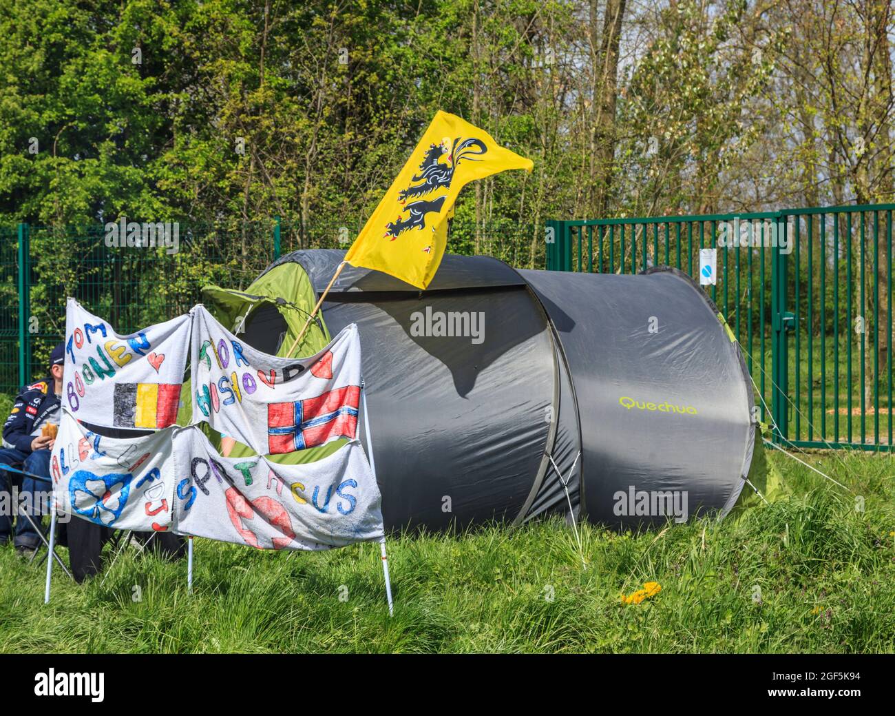 Camphin-en-Pévèle, France - April 13, 2014: Image of a tent of fans located  on the side of the road during Paris-Roubaix 2014 Stock Photo - Alamy