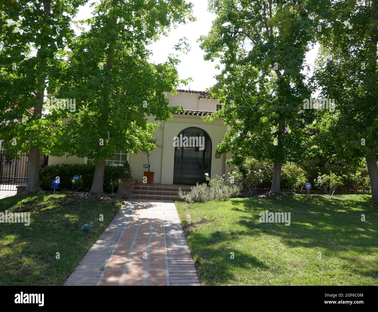 Beverly Hills, California, USA 20th August 2021 A general view of atmosphere of Actor Fred Clark, Actor Benay Venita and Bud Austin's Former Home/house at 625 N. Hillcrest Road on August 20, 2021 in Beverly Hills, California, USA. Photo by Barry King/Alamy Stock Photo Stock Photo