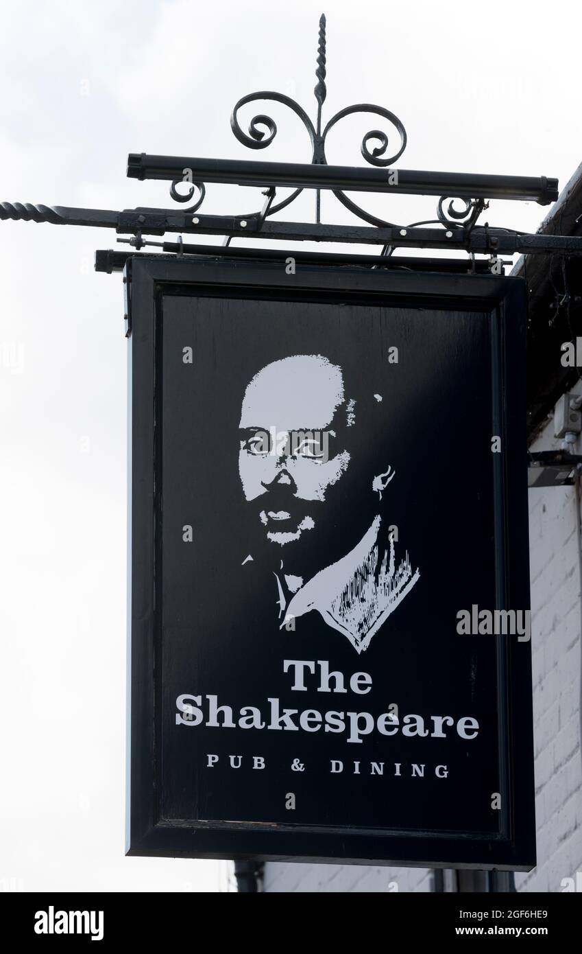 The Shakespeare pub sign, Harbury, Warwickshire, England, UK Stock Photo
