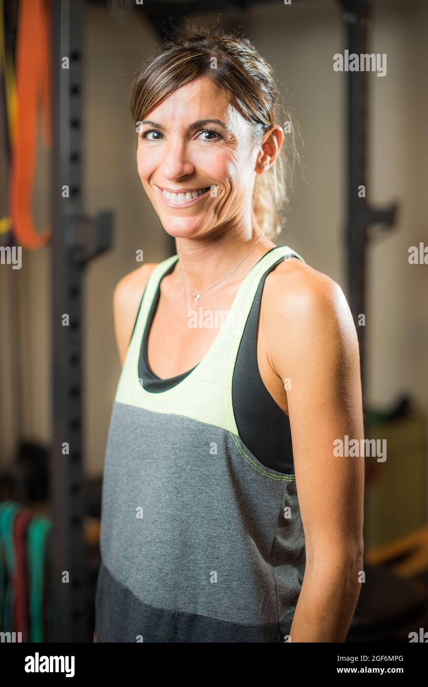 Portrait of athlete woman in gym looking at camera Stock Photo - Alamy