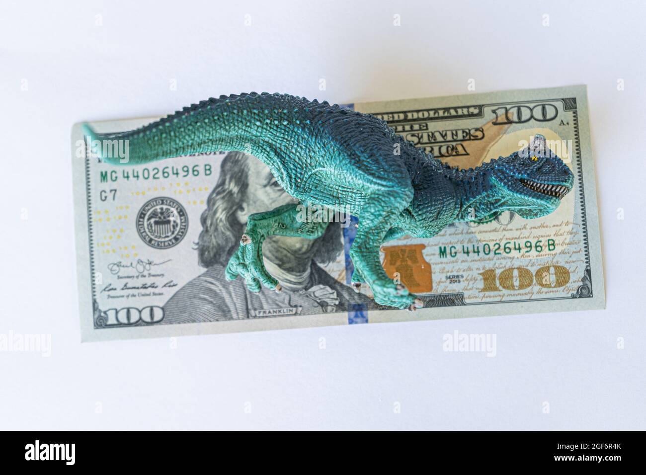 Tyrannosaurus toy dinosaur on 100 US dollar note Stock Photo - Alamy, image size:1300x956