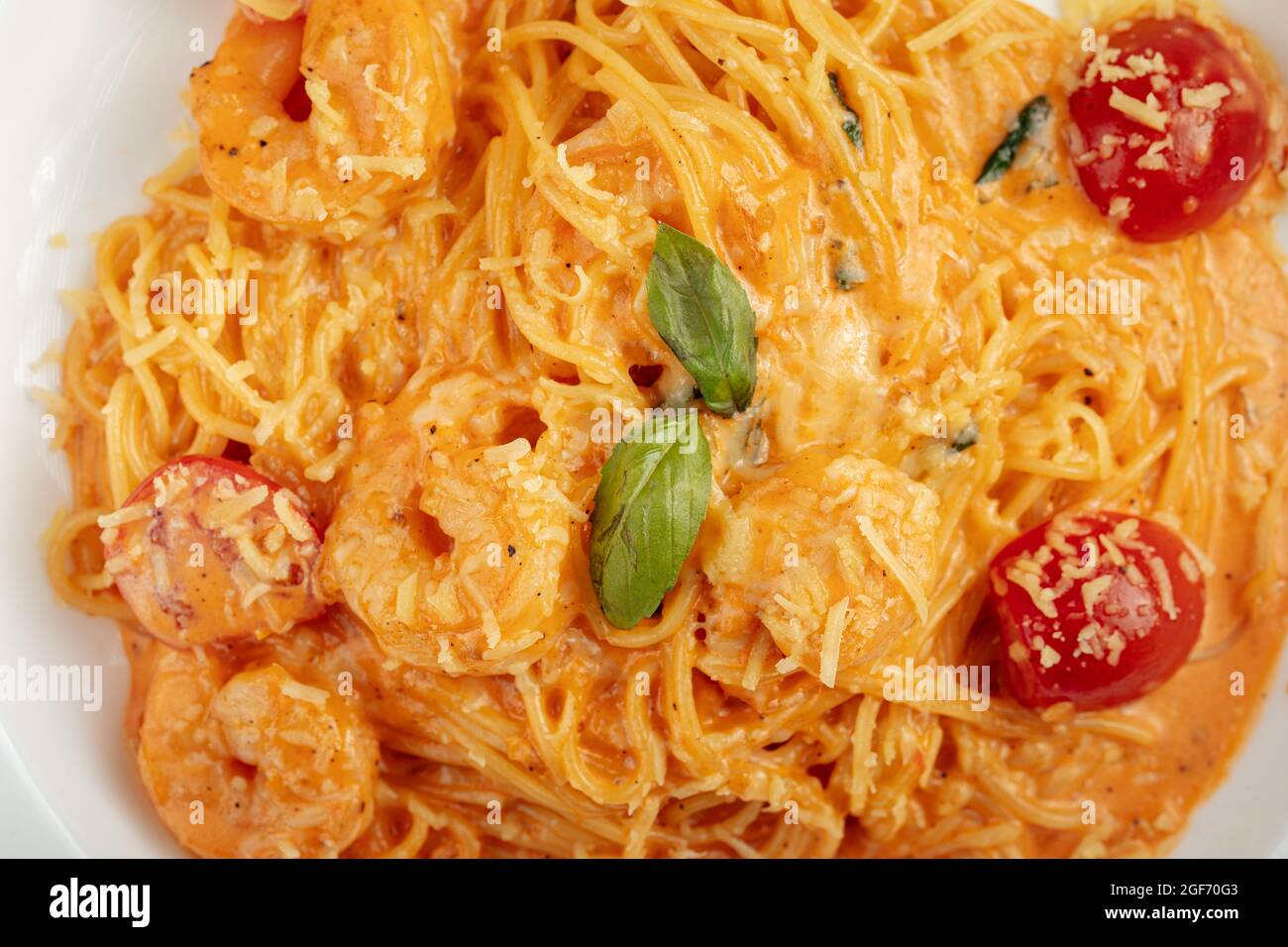 Spaghetti with shrimp and tomato cream sauce Stock Photo Alamy