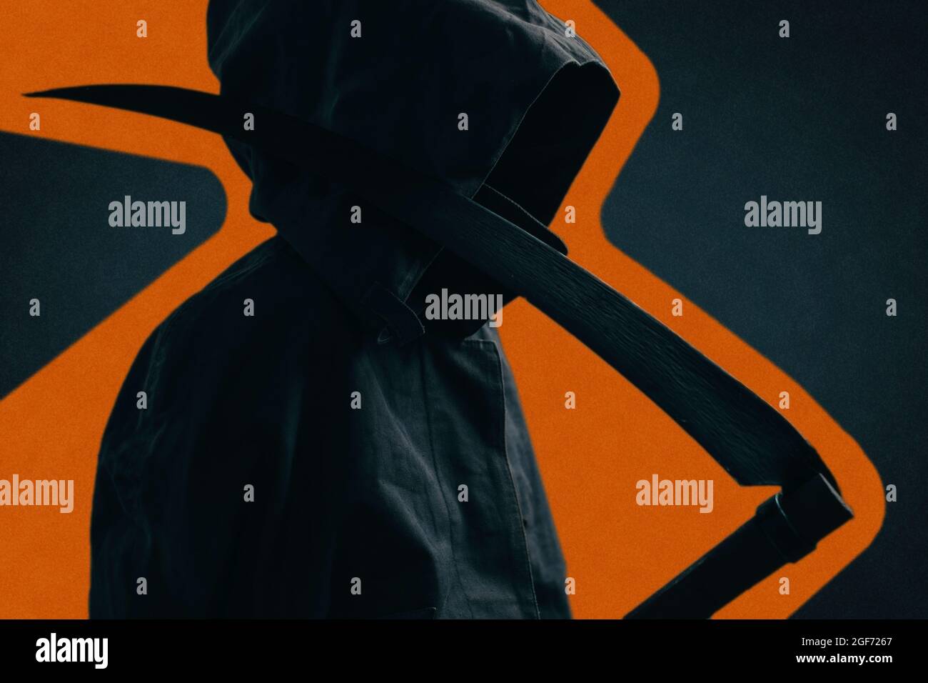 Black cloak hi-res stock photography and images - Alamy