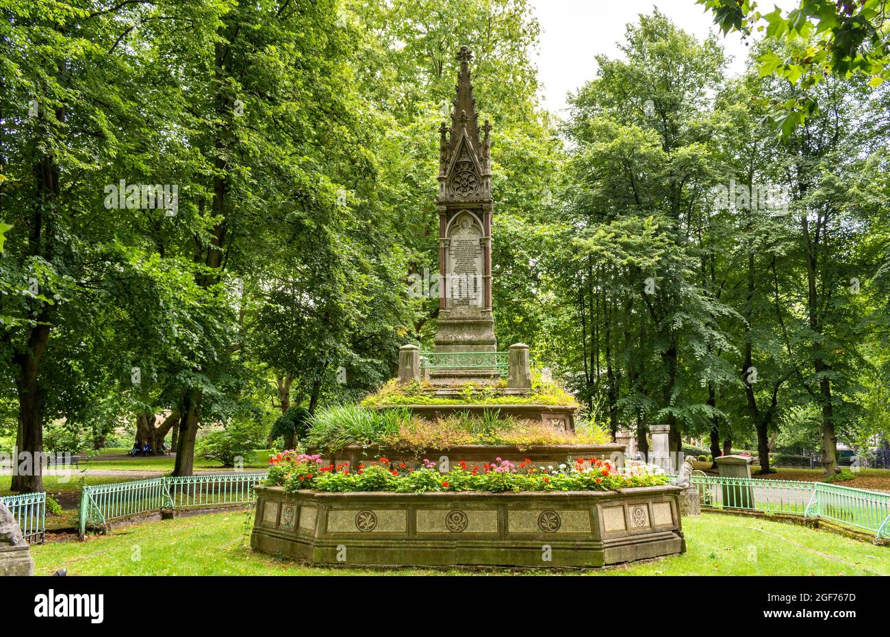 LONDON SOMERS TOWN SAINT PANCRAS OLD CHURCH THE BARONESS BURDETT-COUTTS MEMORIAL SUNDIAL Stock Photo