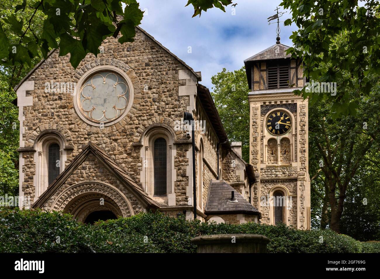 LONDON SOMERS TOWN SAINT PANCRAS OLD CHURCH THE BUILDING AND CLOCK TOWER Stock Photo
