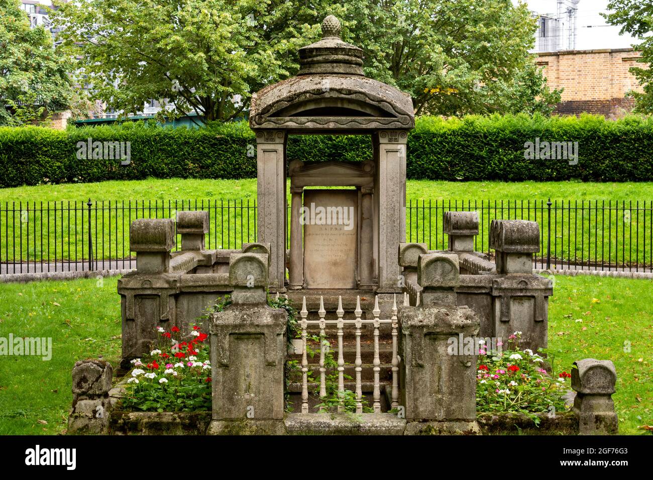 LONDON SOMERS TOWN SAINT PANCRAS OLD CHURCH THE SOANE MAUSOLEUM A LISTED MONUMENT Stock Photo