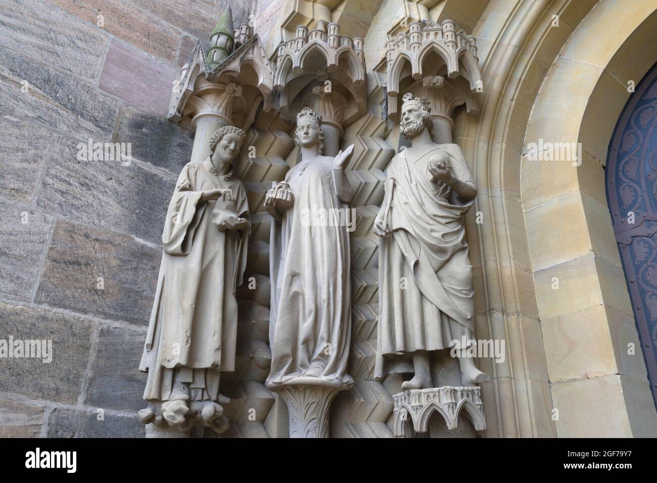 Sculptures at the Adam's Gate around 1230, St. Stephen on the left, Cunegund and Henry II, Bamberg Cathedral, Bamberg, Upper Franconia, Bavaria Stock Photo