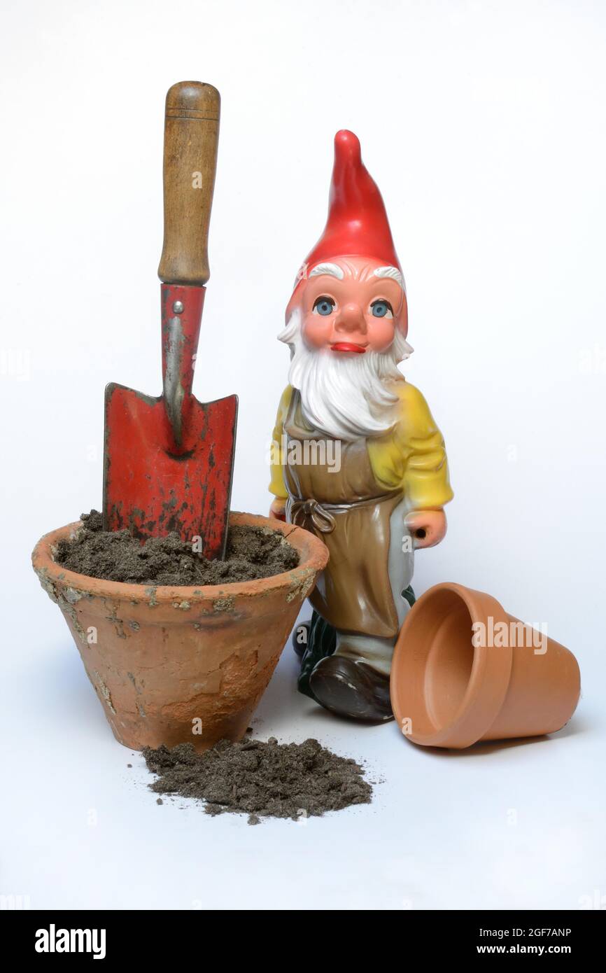 Gnome with shovel hires stock photography and images Alamy