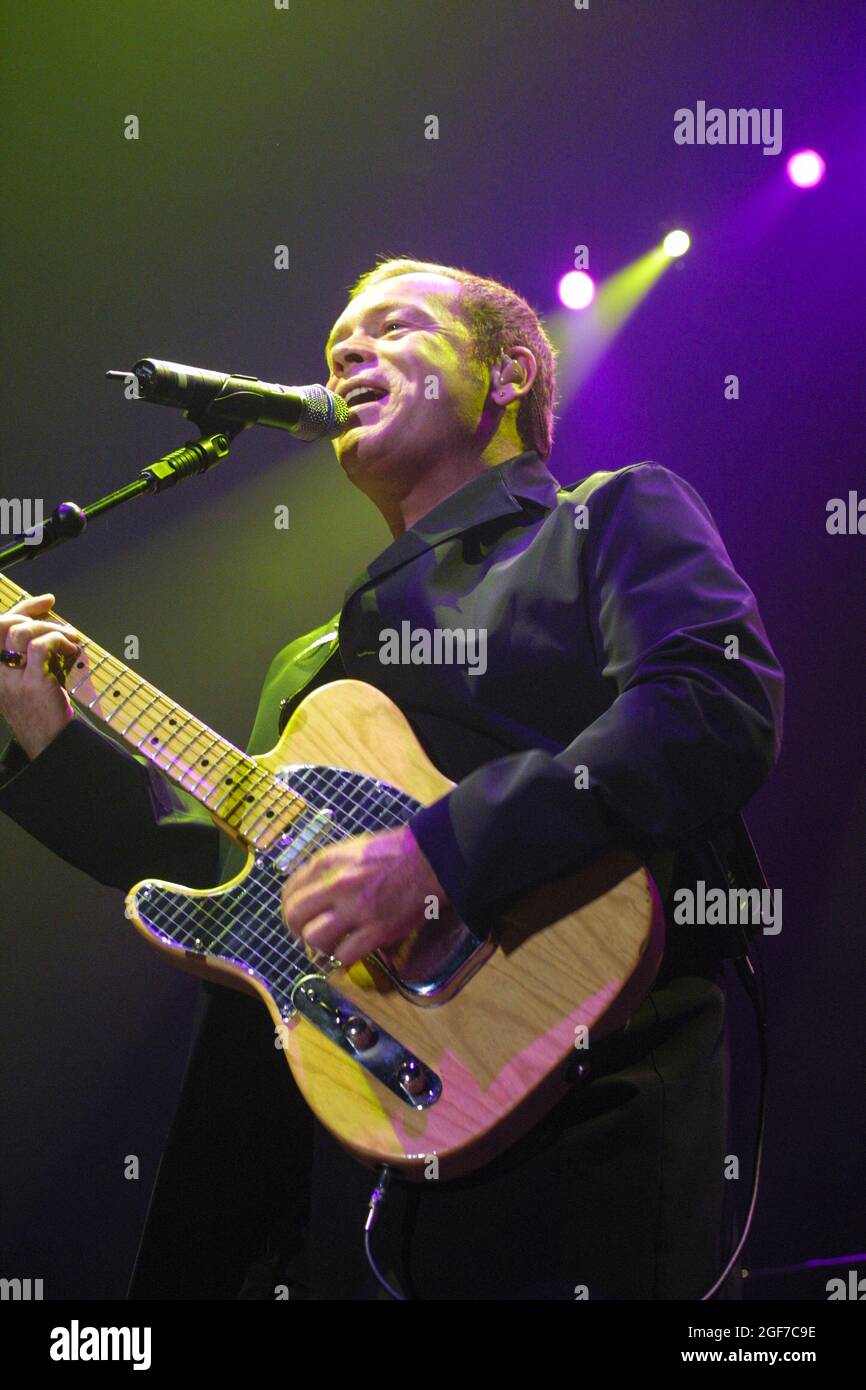 UB40 Concert, Wembley Arena London, 9th November 2001 Lead Singer Ali