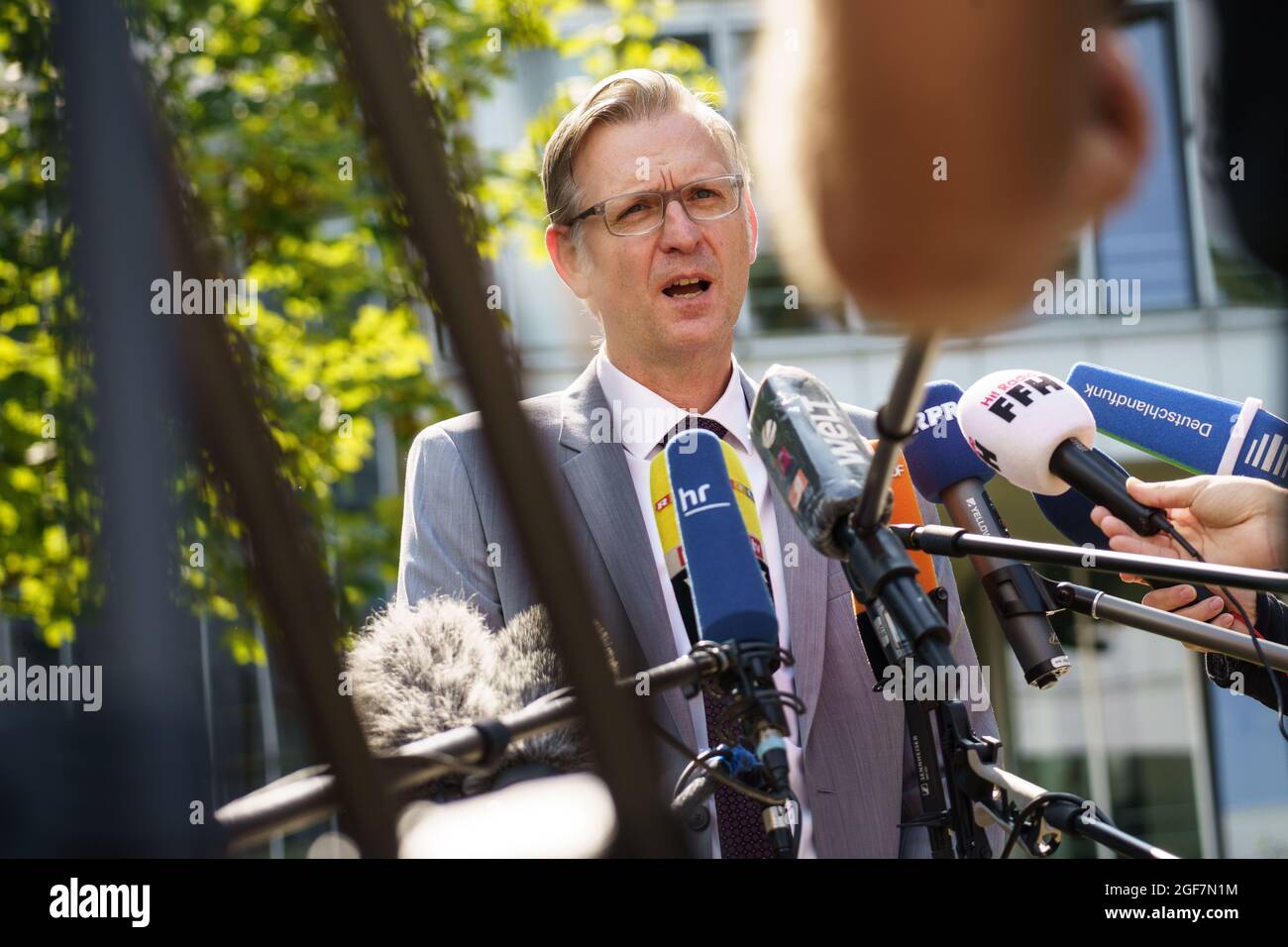 Darmstadt, Germany. 24th Aug, 2021. Chief Public Prosecutor Robert Hartmann speaks to media representatives in front of building L201 on the Lichtwiese campus of the TU Darmstadt. The day before, six people had been brought to clinics here with symptoms of poisoning such as malaise and discoloration, a 30-year-old student was in critical condition. Credit: Frank Rumpenhorst/dpa/Alamy Live News Stock Photo