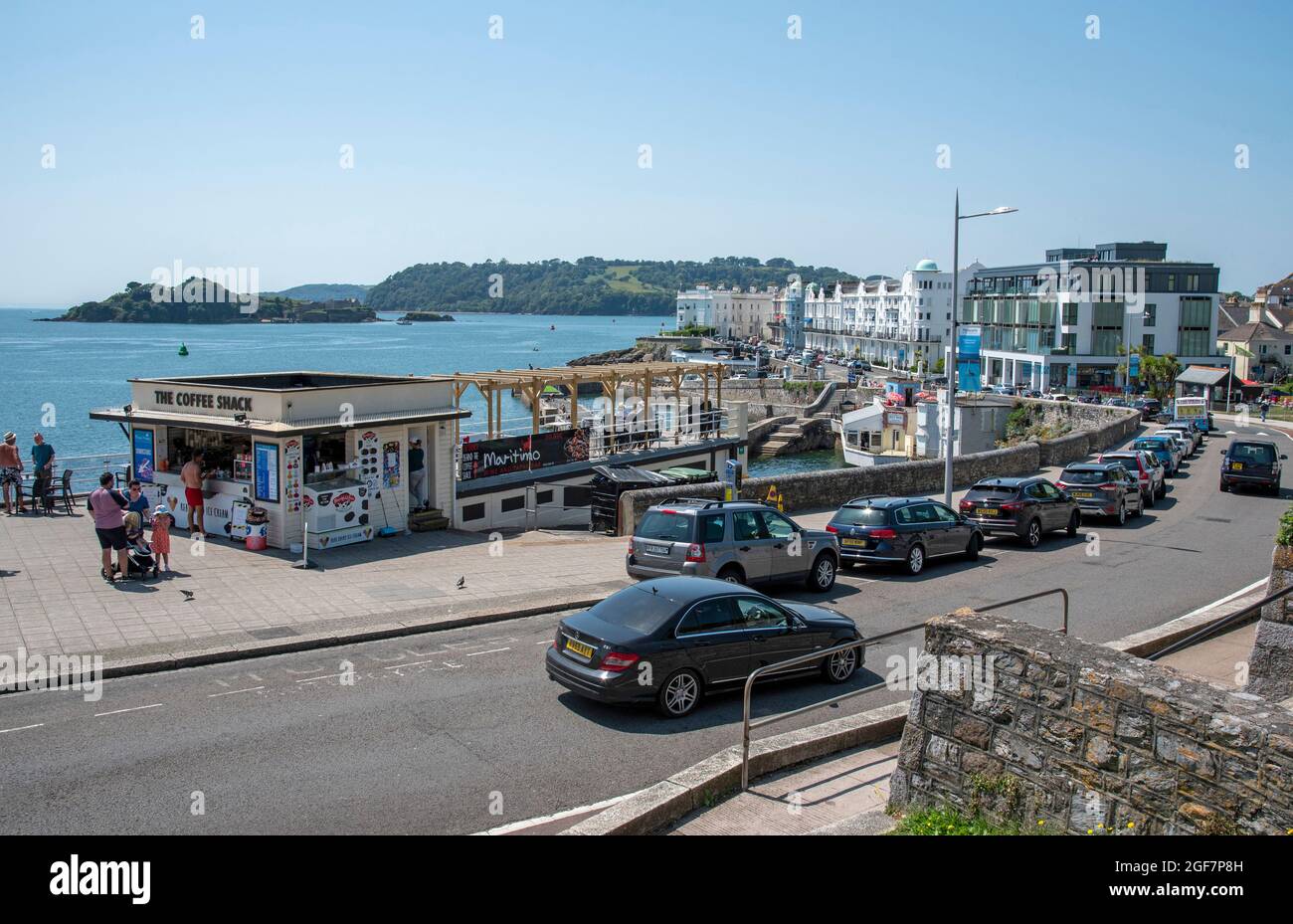 Plymouth, Devon, England, UK. 2021. The esplanade looking towards the West Hoe area and the Cornish coastline. Plymouth, UK. Stock Photo