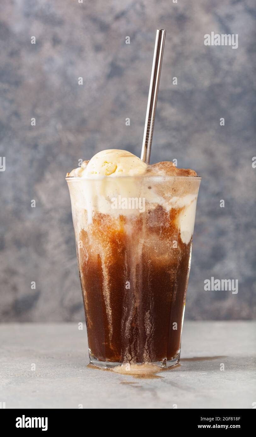 american ice cream float with cola Stock Photo Alamy