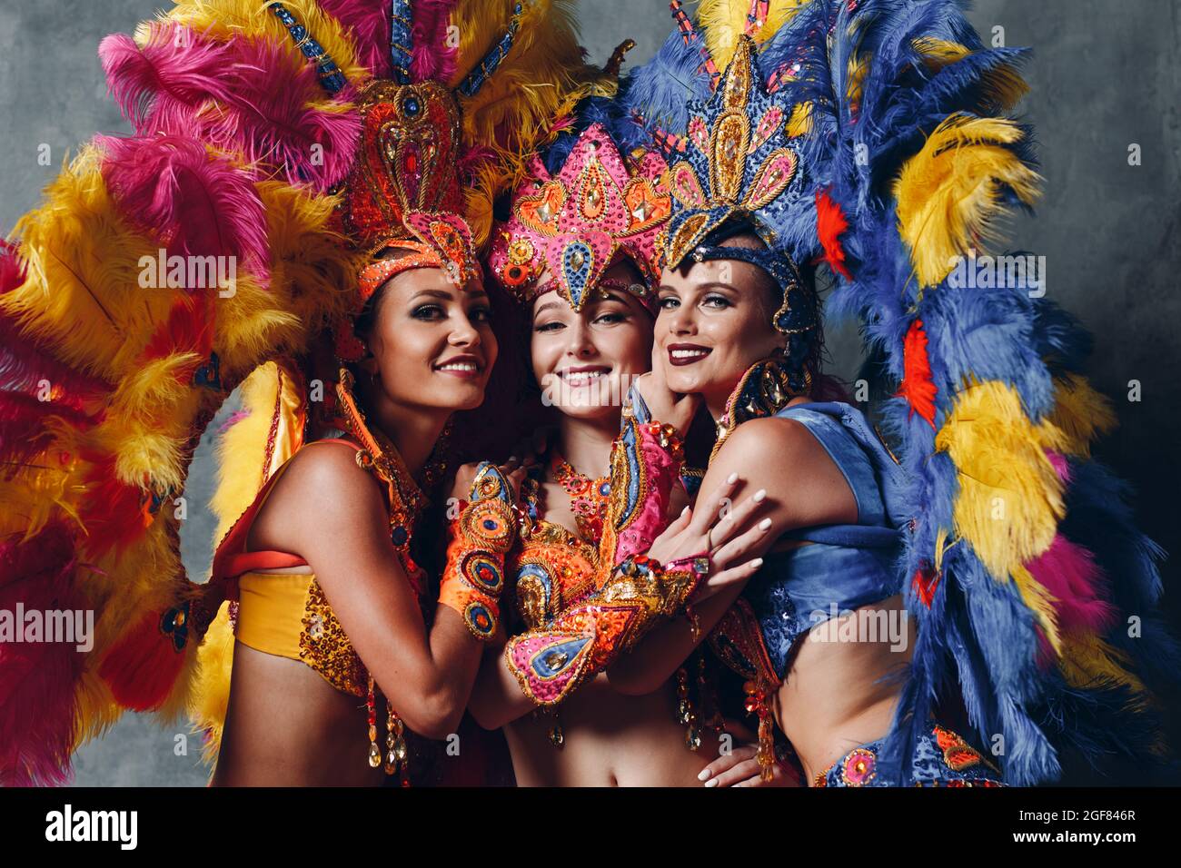 Three Woman in brazilian samba carnival costume with colorful feathers  plumage Stock Photo - Alamy