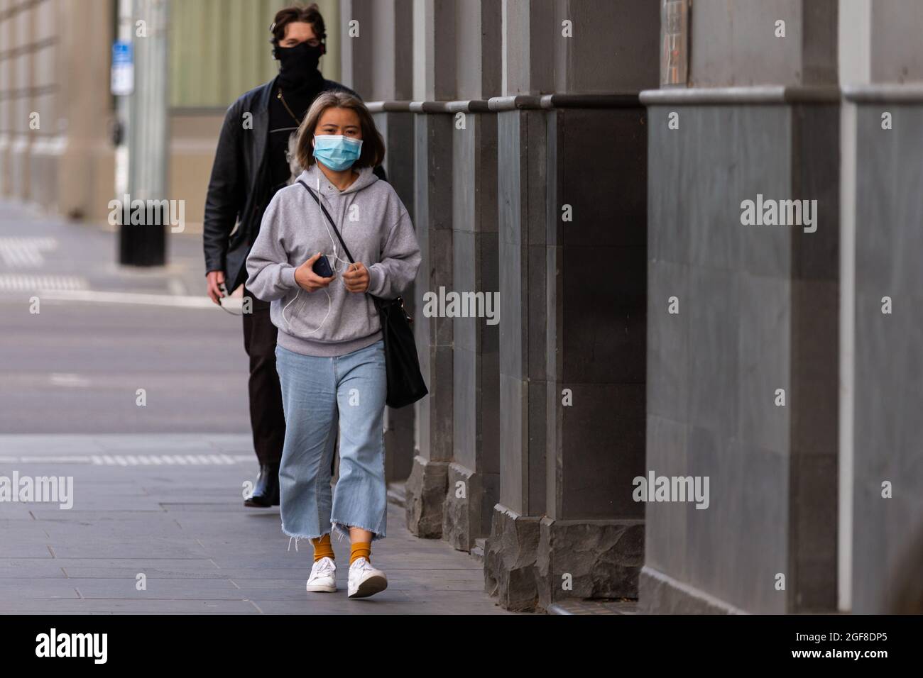 Melbourne, Australia, 15 July, 2020. Locals are seen wearing facemasks in the CBD during COVID 19 on 15 July, 2020 in Melbourne, Australia. A further 238 COVID-19 cases have been discovered overnight, bringing Victoria’s active cases to over 2000, speculation is rising that almost all of Victoria’s current cases stem from the Andrews Government botched hotel quarantine scheme as well as the Black Lives Matter protest.  Premier Daniel Andrews warns that Victoria may go to Stage 4 lockdown if these high numbers continue. Credit: Dave Hewison/Speed Media/Alamy Live News Stock Photo