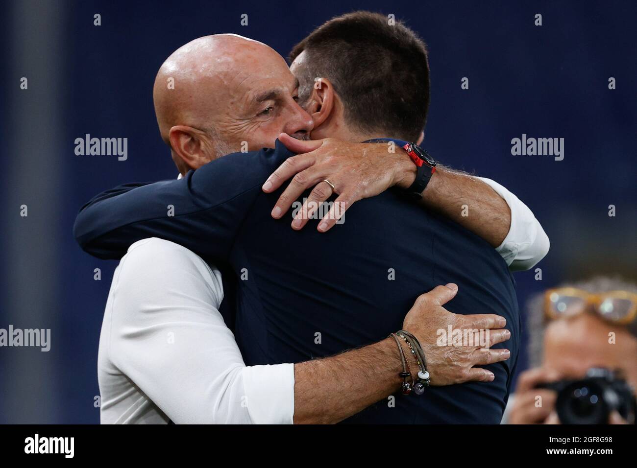 Stefano Pioli (AC Milan) greets Roberto Dâ&#x80;&#x99;Aversa (U.C. Sampdoria)  during  UC Sampdoria vs AC Milan, Italian football Serie A match in Genova, Italy, August 23 2021 Stock Photo