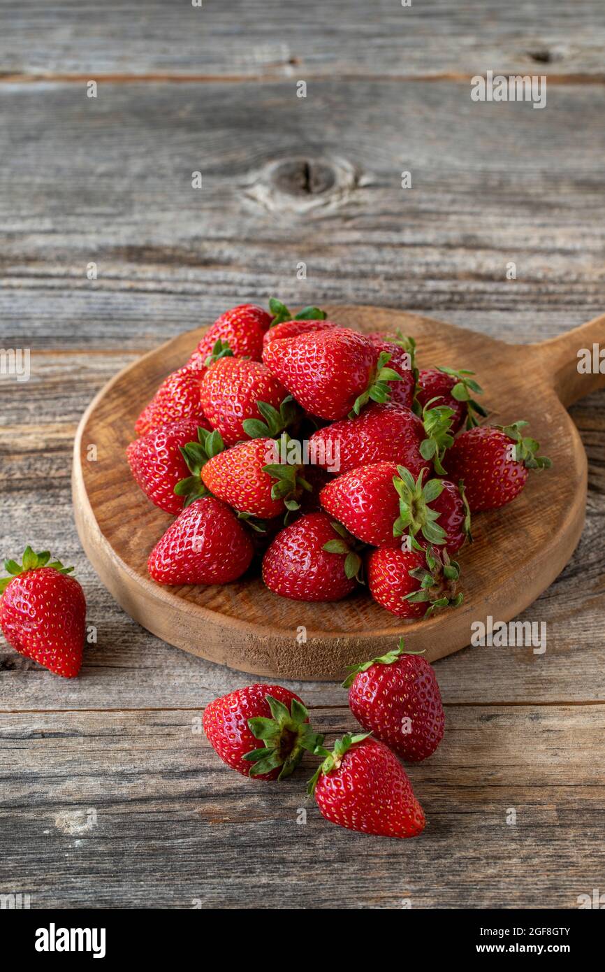 Strawberries organic hi-res stock photography and images - Alamy