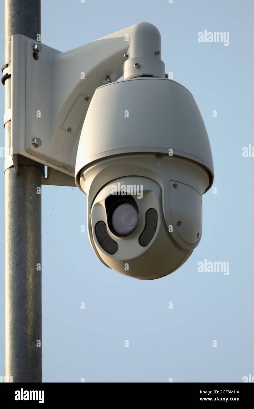 Rotating cctv camera hi-res stock photography and images - Alamy