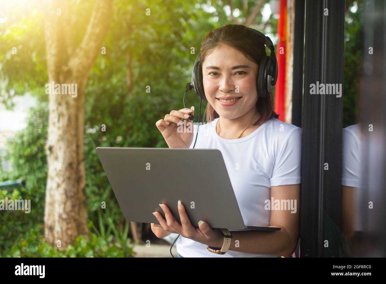 Video call conference online hi res stock photography and images Alamy Video call conference online hi res stock photography and images Alamy