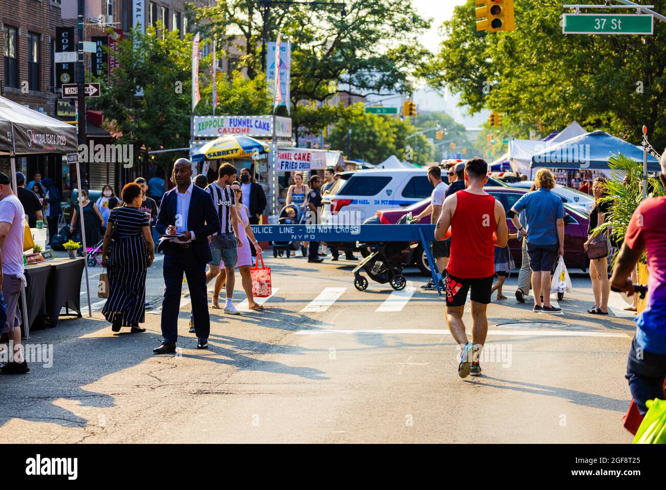 Astoria street fair and fruit market in Queens, USA Stock Photo Alamy