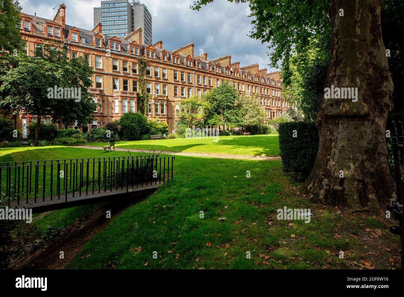 Gloucester Park, the gardens on Harrington Gardens, South Kensington,  London; a communal garden where only the residents around the garden have  access Stock Photo - Alamy