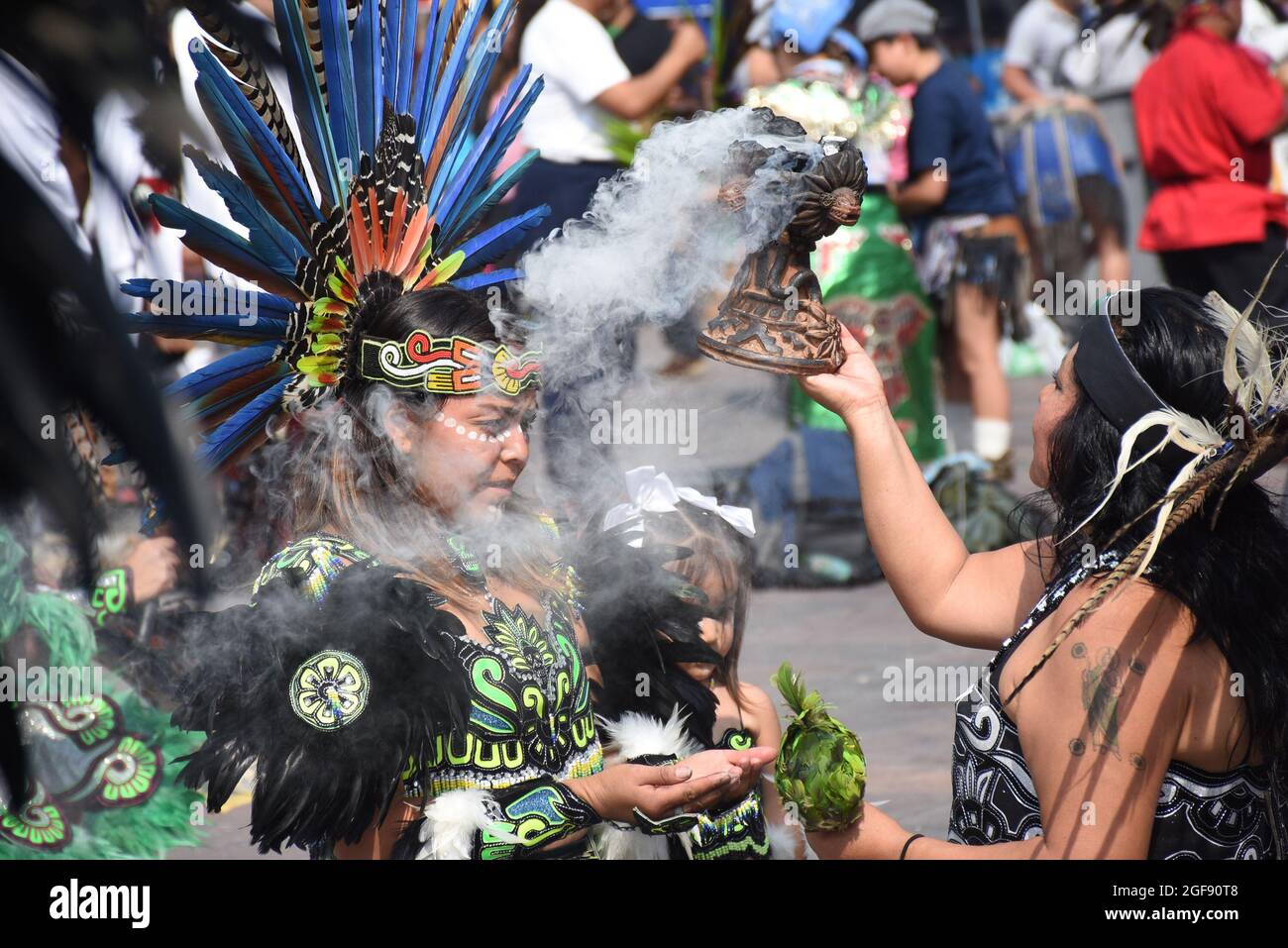 Indigenous Women Mexico High Resolution Stock Photography and Images ...
