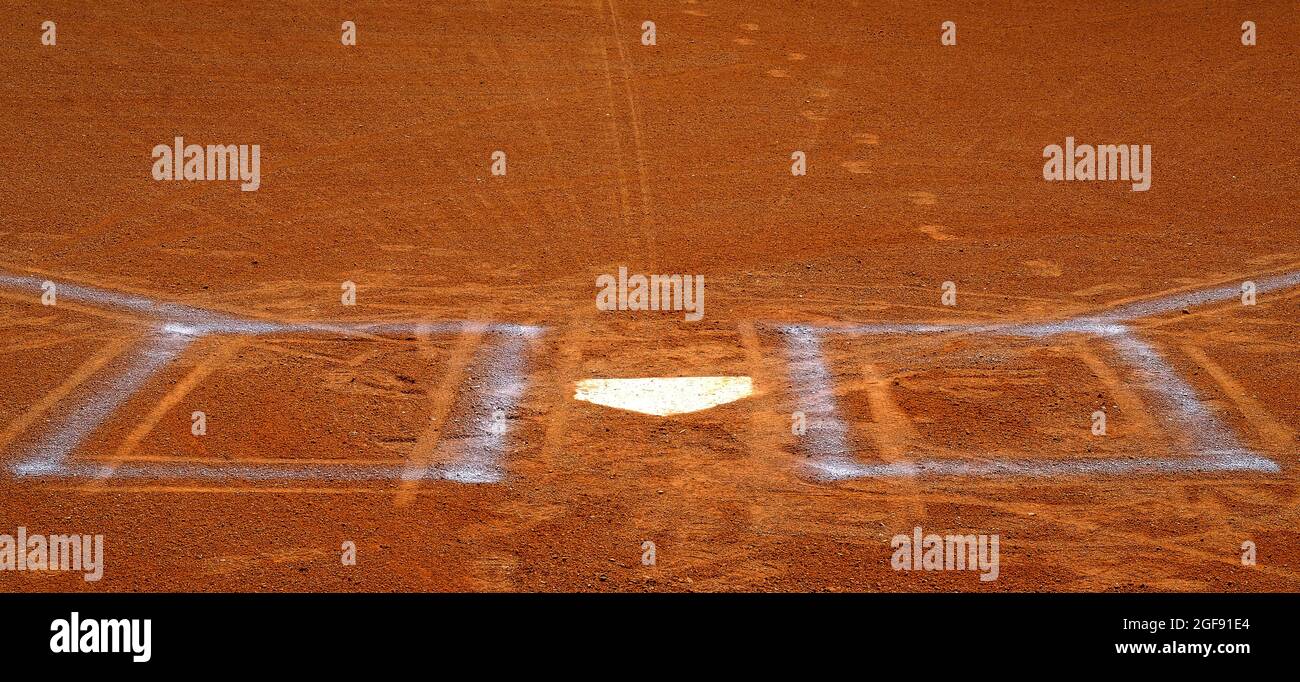 Baseball homeplate with batter box chalk lines in brown clay dirt Stock Photo Alamy