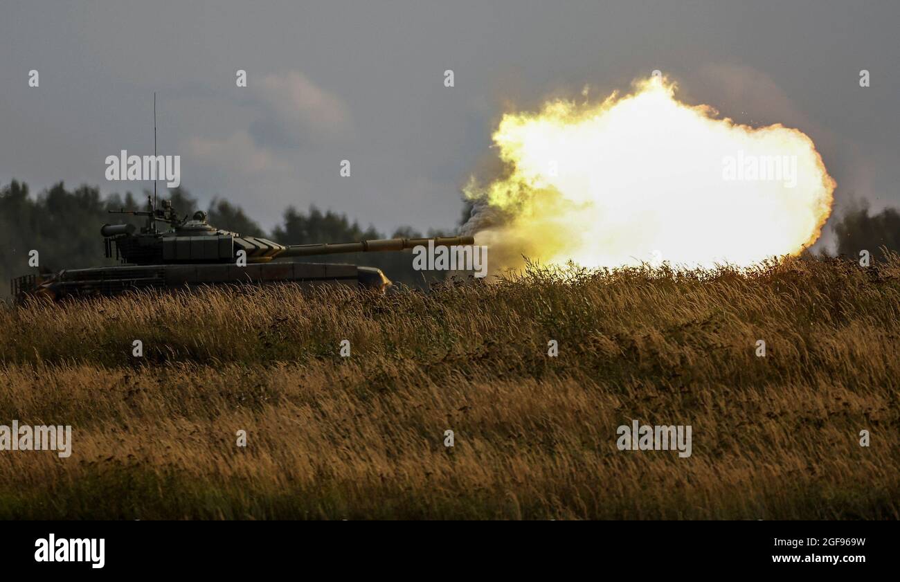 A Russian T 72b3m Main Battle Tank Fires During The International Army Games 21 Outside Moscow Russia August 24 21 Reuters Maxim Shemetov Stock Photo Alamy
