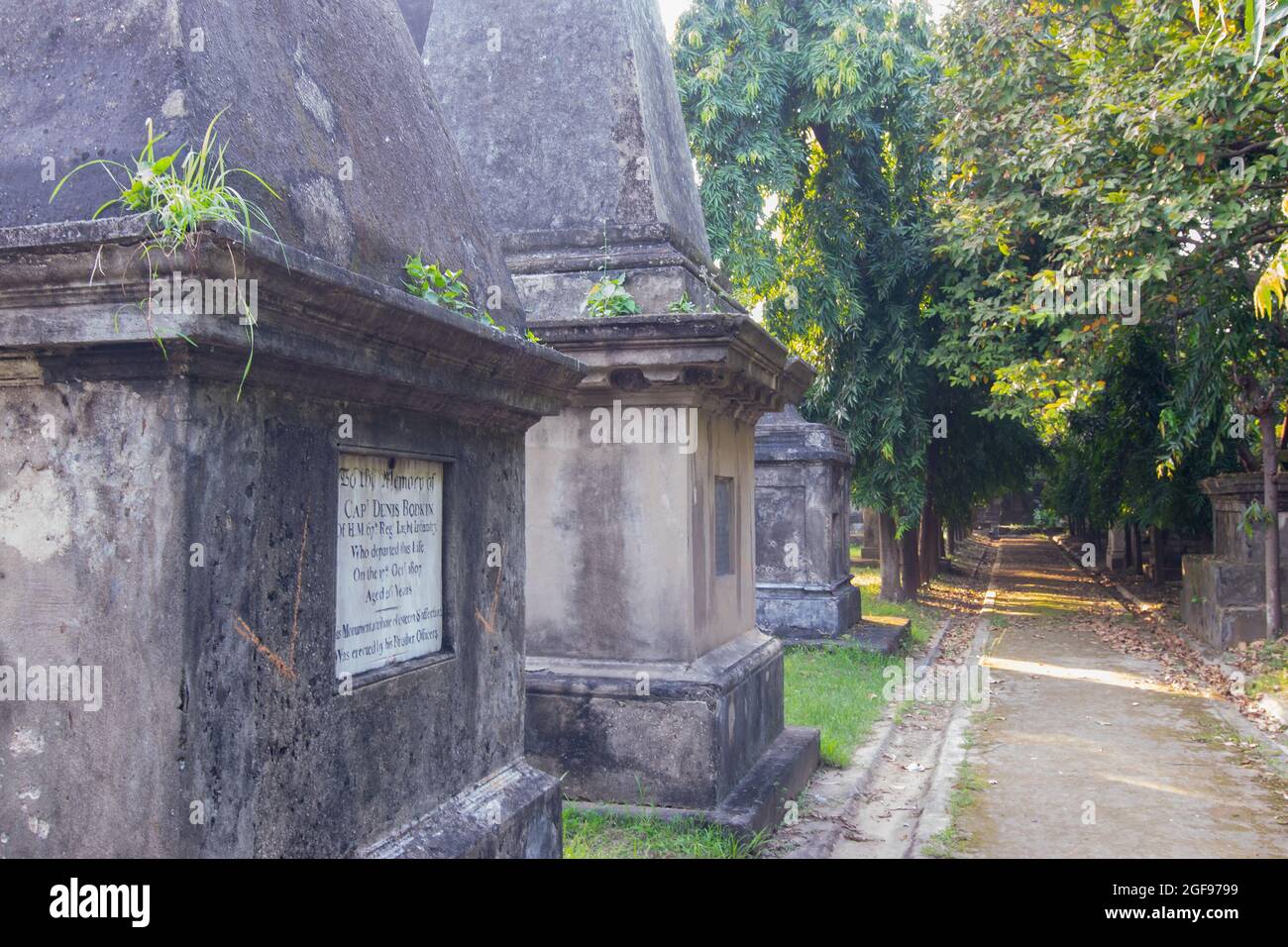 KOLKATA, WEST BENGAL , INDIA - NOVEMBER 2ND 2014 : Old cemetery at south Park Street, Kolkata. It is one of the earliest non-church cemetaries in the Stock Photo