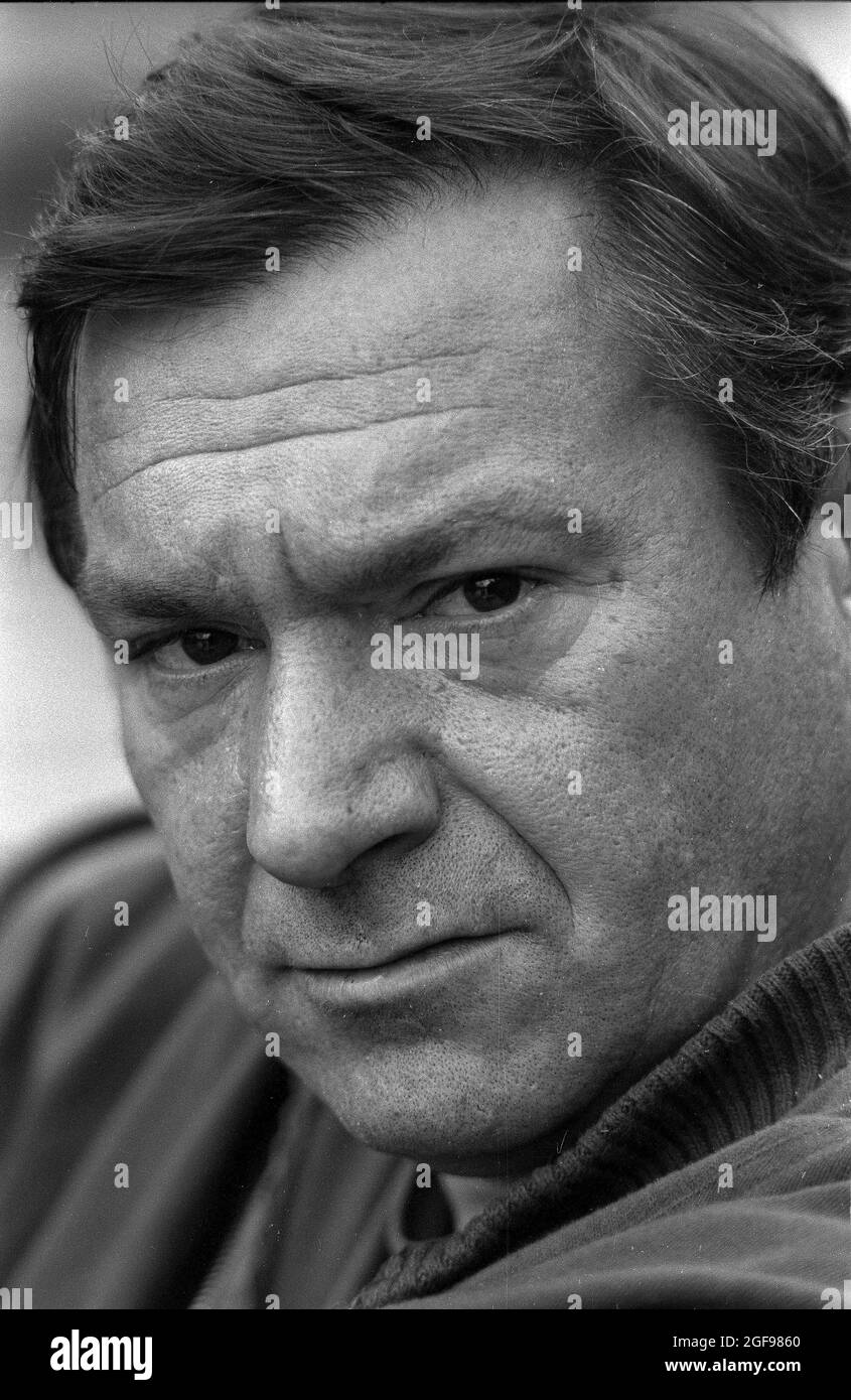 Michael elphick actor hi-res stock photography and images - Alamy