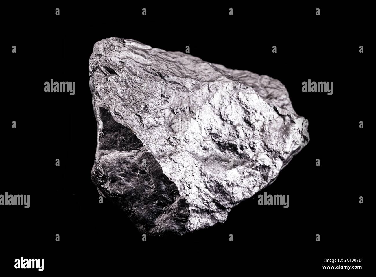 Cát kim loại mang lại cảm giác bề mặt thô ráp và độc đáo. Với hình ảnh của Bao da cát kim loại, bạn sẽ được trải nghiệm sự mạnh mẽ, tinh tế và lạ mắt của loại khoáng vật này. Hãy chiêm ngưỡng và khám phá những điều thú vị mà mỗi viên đá mang lại.