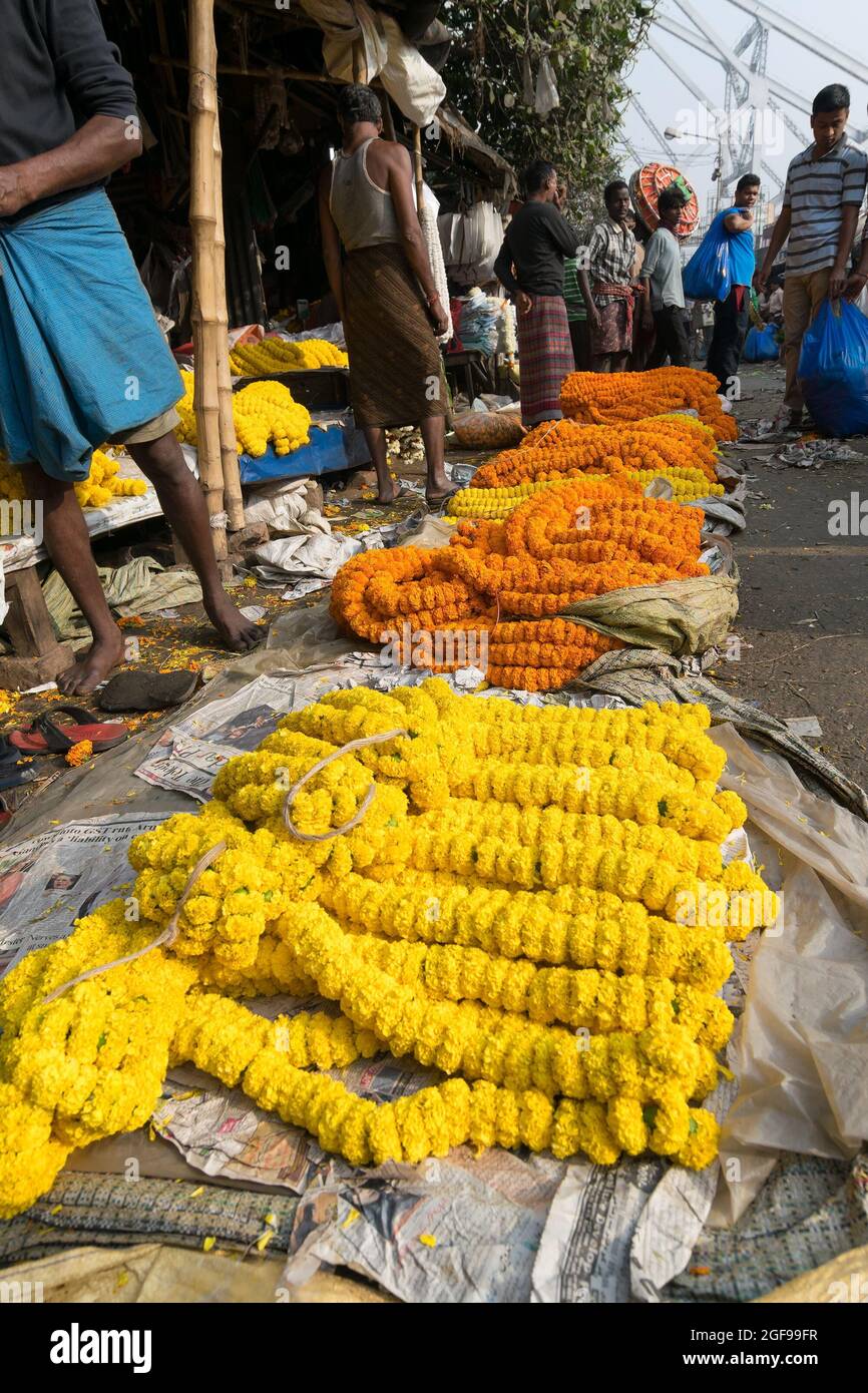 KOLKATA, WEST BENGAL / INDIA FEBRUARY 13TH, 2016 Buying and selling