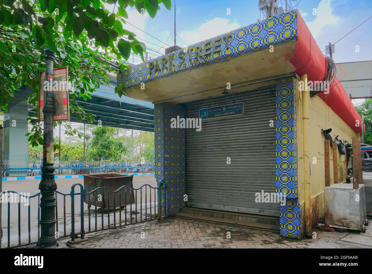 Kolkata, West Bengal, India - 22nd May 2020 : Park Street Metro Railway station gate is shut under lockdown to stop spread of covid 19, corona virus i Stock Photo