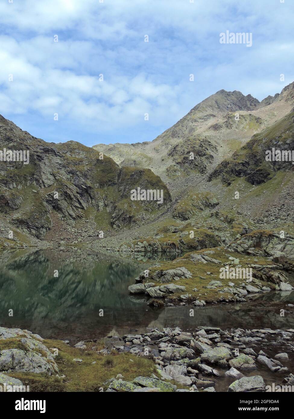 Rocky lake east hi-res stock photography and images - Alamy