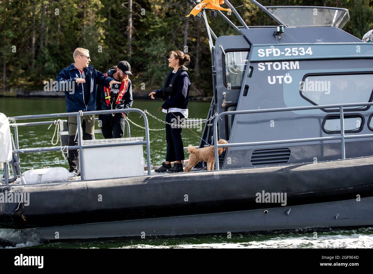 Crown Princess Victoria and her dog Rio visits Alo (Swedish: l) and Uto ( Swedish Ut) in the Stockholm Archipelago in Sweden on August 24, 2021.  Photo: Christine Olsson / TT / kod 10430 Stock Photo - Alamy