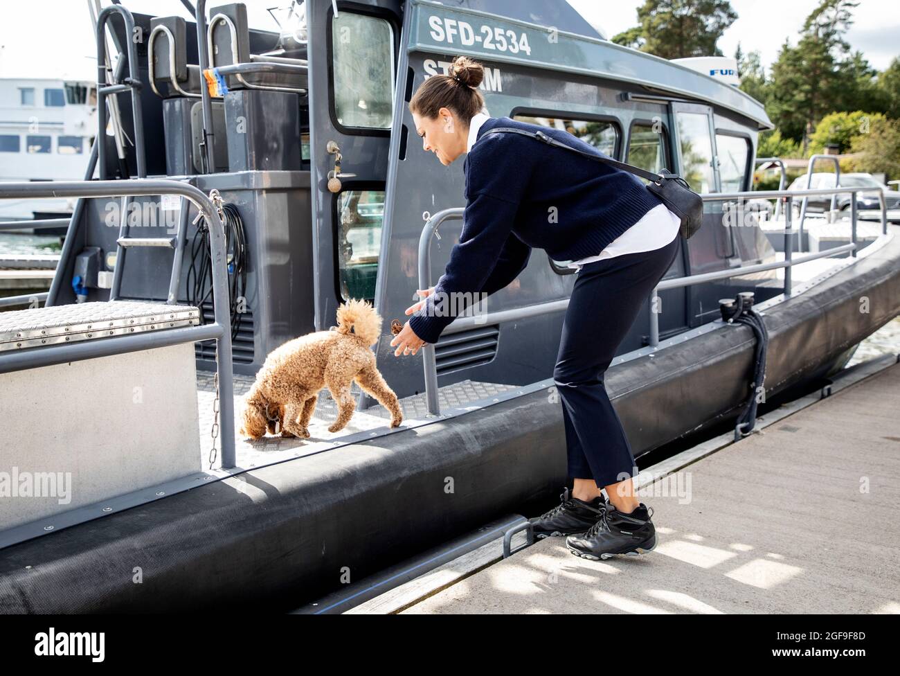 Crown Princess Victoria and her dog Rio visits Alo (Swedish: l) and Uto ( Swedish Ut) in the Stockholm Archipelago in Sweden on August 24, 2021.  Photo: Christine Olsson / TT / kod 10430 Stock Photo - Alamy